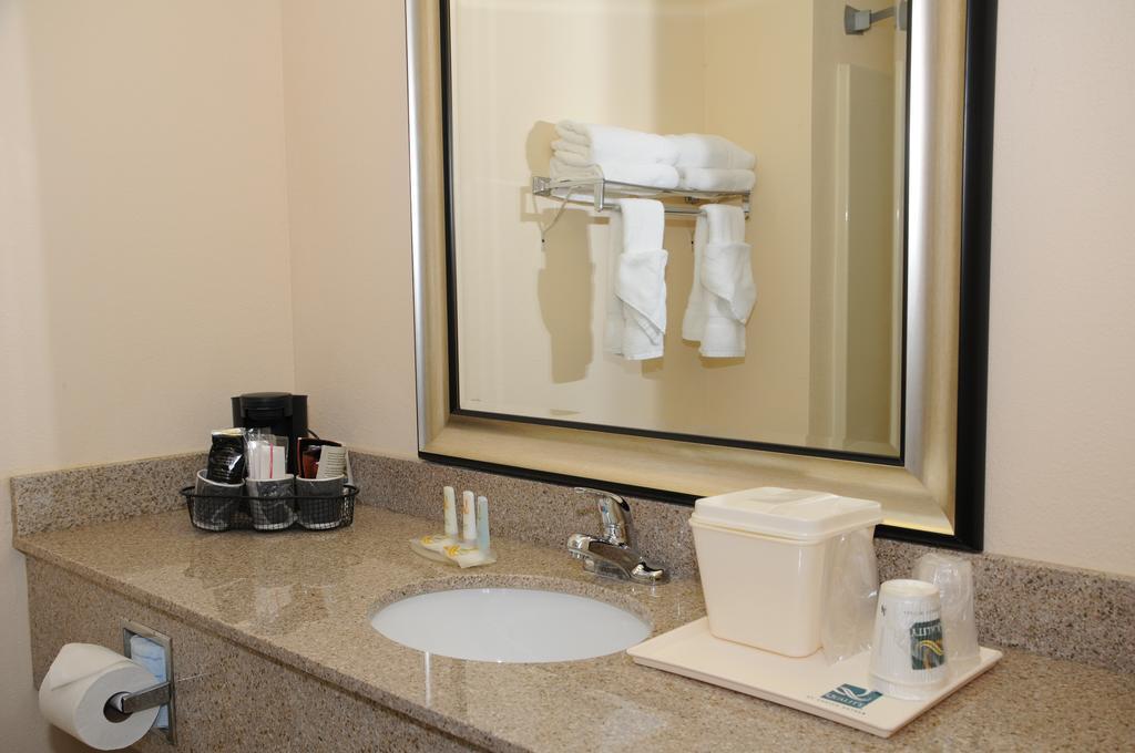 Quality Inn Huntersville near Lake Norman Eksteriør bilde