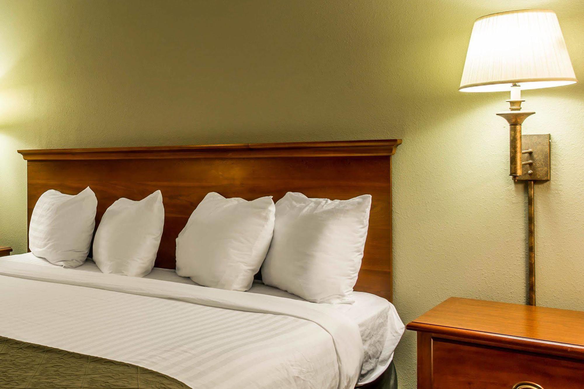 Quality Inn Huntersville near Lake Norman Eksteriør bilde